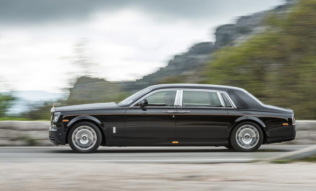 Rolls-Royce Phantom 2013, con distancia entre ejes extendida.